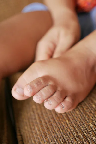 Close Years Old Child Dry Feet Bed — Stockfoto