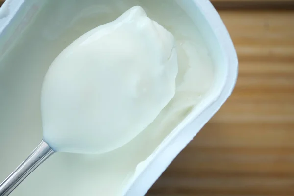 Świeży Jogurt Misce Stole — Zdjęcie stockowe