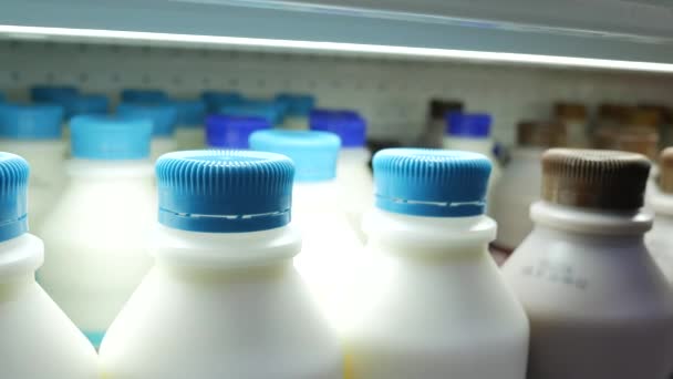 Fresh Milk Plastic Bottle Shelf — Stockvideo