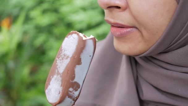 Young Women Eating Chocolate Flavor Ice Cream — Stok video