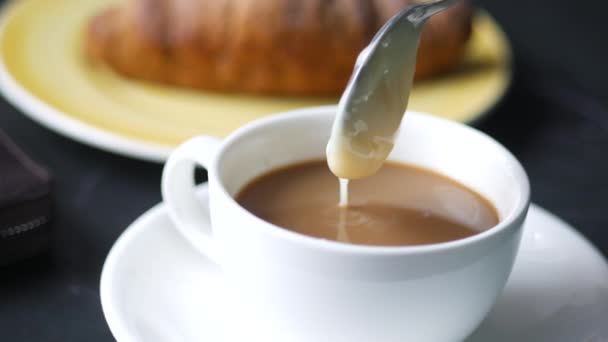 Pouring Condensed Milk Cup Tea — стоковое видео