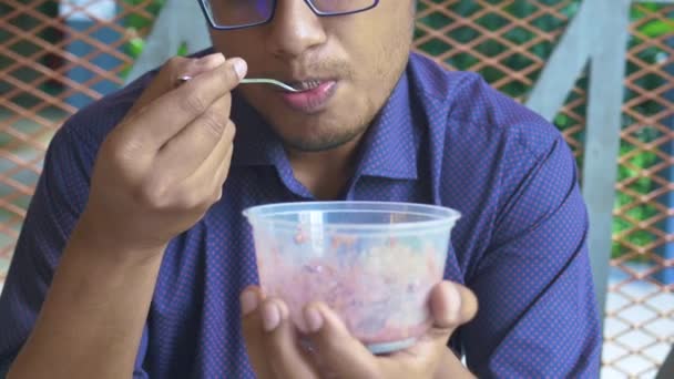 Young Men Eating Breakfast Cereal — Video Stock