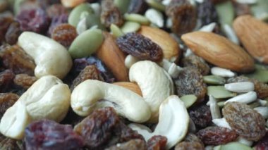  Bir kase karışık fındık..