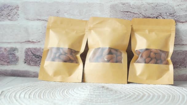 Paketteki Badem Fıstıklarının Üst Görünümü — Stok video