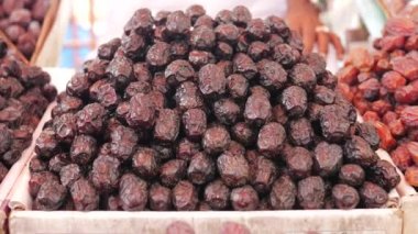 Taze meyveyi kaseye koy. 