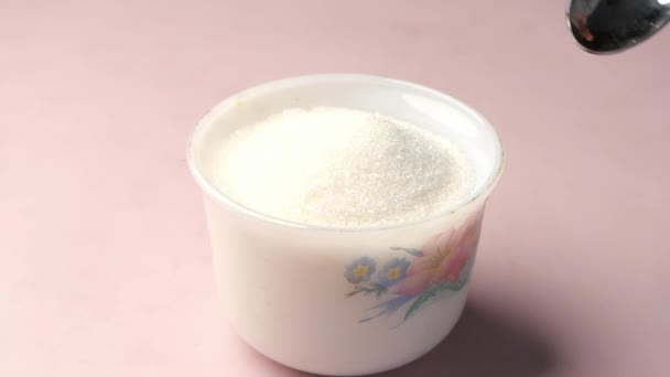Colher Escolher Açúcar Branco Recipiente Câmera Lenta — Vídeo de Stock