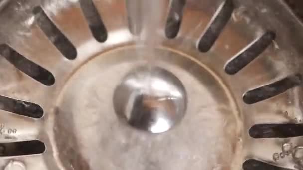 Torneira Com Água Corrente Closeup — Vídeo de Stock