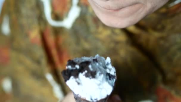 Young Women Eating Chocolate Flavor Ice Cream — Vídeo de stock