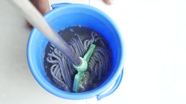 Nettoyage Sol Carrelage Avec Serpillière — Video