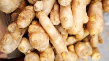 Kızıl saçlıları doğrama tahtasında kapat