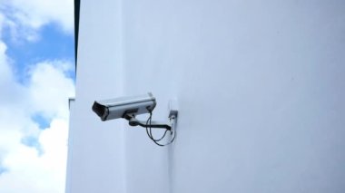 CCTV güvenlik kamerası açık havada çalışıyor. ,
