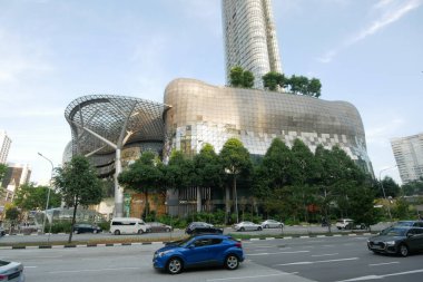 SINGAPORE 12 Haziran 2022. ION Orchard alışveriş merkezi,