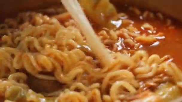 Slow Motion Eating Spaghetti Chopsticks — 비디오