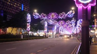 Singapur küçük Hindistan 22 Haziran 2022 Küçük Hindistan 'da sokak ışıkları ve trafik ,