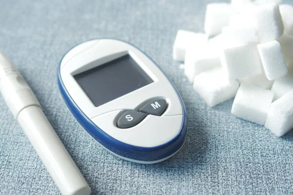 Close Van Diabetische Meetinstrumenten Pillen Roze Achtergrond — Stockfoto