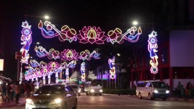 Singapur küçük Hindistan 22 Haziran 2022 Küçük Hindistan 'da sokak ışıkları ve trafik ,