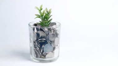 Bozukluklarla büyüyen genç planı kapat