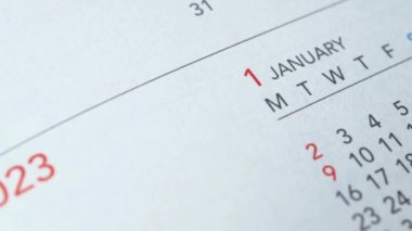 2023 yıllık takvim ofis masasında.,