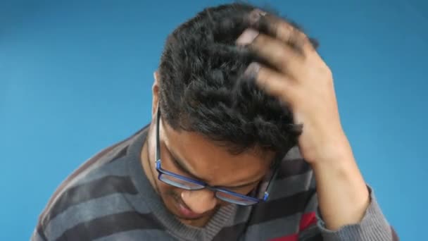 Saçında Kepek Olan Adamlar Yakın Plan — Stok video