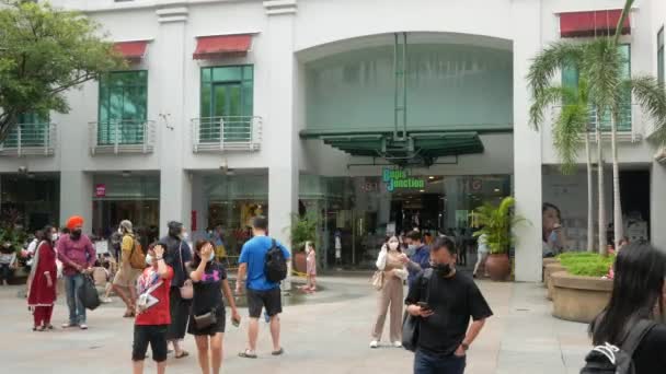 Singapore Bugis Street Junio 2022 Shopper Walking Open Space Bugis — Vídeo de stock