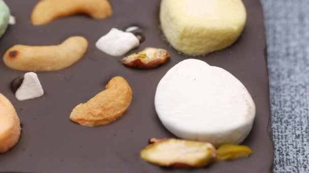 Nut Snoep Witte Chocolade — Stockvideo
