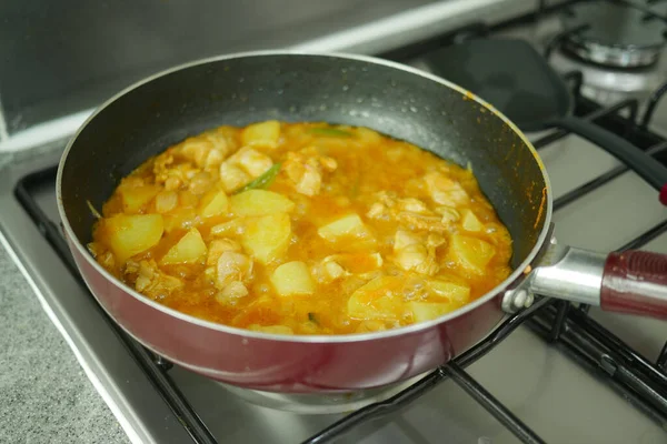 Cuisson Curry Poulet Dans Une Casserole — Photo