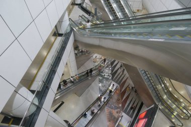 Singapur, Marina Körfezi 12 Haziran 2022 Singapur alışveriş merkezinin içi. .