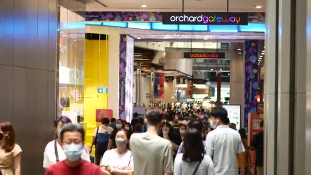 Singapore June 2022 Orchard Gate Away Sing Shopping Mall – stockvideo