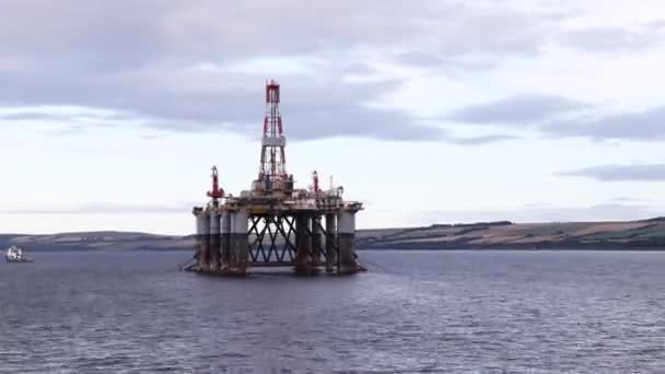 인버고 지나는 선박의 모습을 촬영한 것이다 잉베르 Invergordon 스코틀랜드 하일랜드의 — 비디오