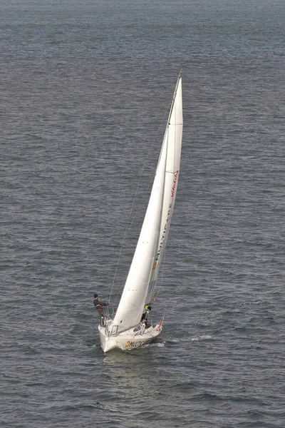 Yacht Sails River Tagus Lisbon Coastline Portugual Yacht Endorsed Multicare — Foto de Stock