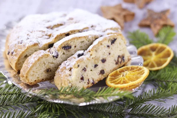 Boże Narodzenie Stollen Pyszne Ciasto Chleb Talerzu Boże Narodzenie Uroczystości — Zdjęcie stockowe