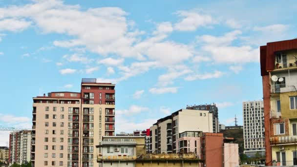 Time Lapse Panorama Vecchi Nuovi Edifici Immobiliari Nel Quartiere Saburtalo — Video Stock