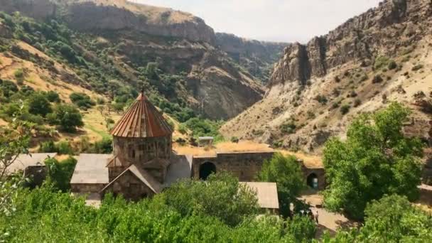 Pandangan Panorama Biara Gndevank Dengan Latar Belakang Pegunungan Penanda Pandang — Stok Video