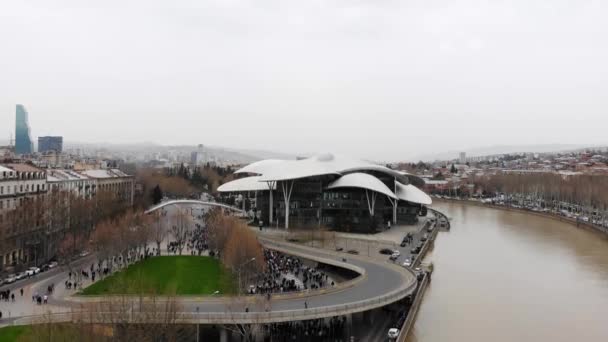 Tiflis Gürcistan Nisan 2021 Nsanlar Gürcistan Başkentinde Sokaklarda Yürüyor Hava — Stok video