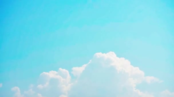 青空空白の空間時間経過の背景に形成する雲晴れた日に屋外で — ストック動画