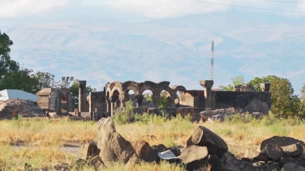 Zvartnots Katedrális Mérföldkő Örményországban Hegyek Háttér Unesco Világörökségi Helyszín — Stock videók