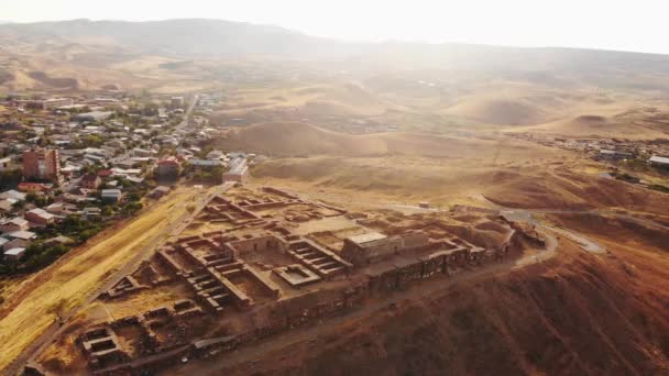 Luftaufnahme Der Ruinen Der Festung Erebuni Auf Einem Hügel Alte — Stockvideo