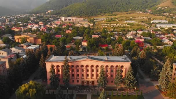 Воздушный Масштаб Виду Ванадзорской Ратуши Панорамой Городских Зданий Армении — стоковое видео