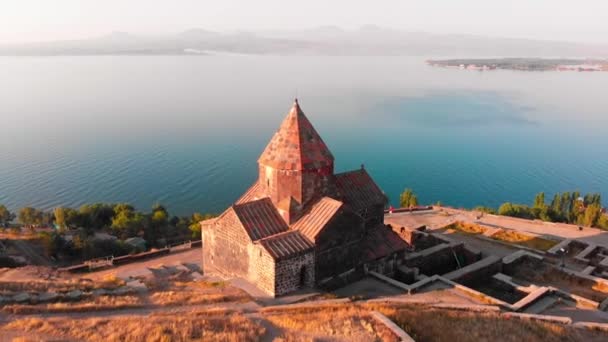 Vzdušné Přiblížení Pohled Sevanavank Arménský Klášterní Komplex Sevan City Modrým — Stock video