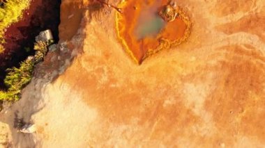 Hava manzaralı, rengarenk mineral kaplıcaları. Jermuk, Ermenistan 'da saklı mücevherler,