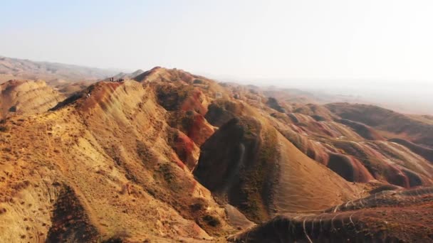 Aerial Rising View Tourist Walking Unique Texture Colorful Rainbow Desert — Stock Video