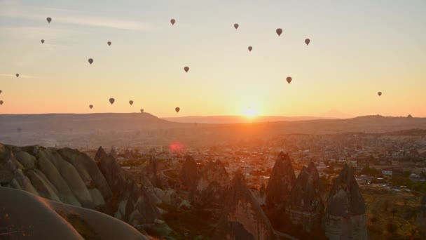 カッパドキアでの熱気球飛行の壮大なタイムラプス トルコでの4K映像 — ストック動画