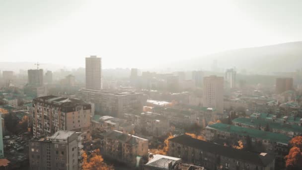Immobilienfassaden Aus Der Luft Tiflis Georgiens Hauptstadt Herbst Immobilien Großstadtentwicklung — Stockvideo