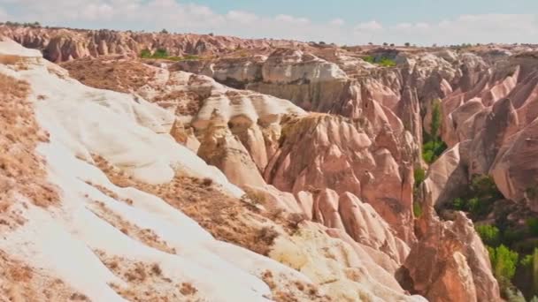 Γραφικό Πανόραμα Της Κοιλάδας Του Τριαντάφυλλου Σχηματισμό Πετρωμάτων Στην Capadocia — Αρχείο Βίντεο