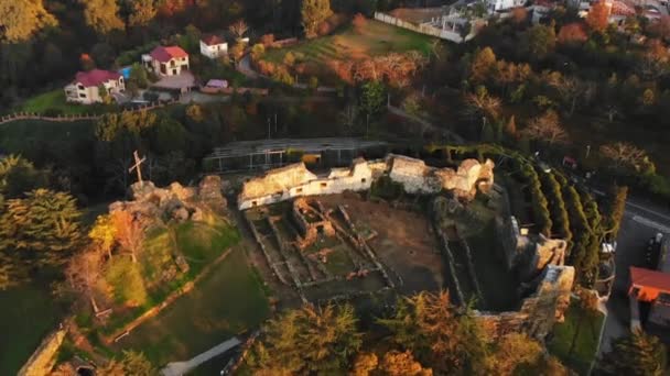 Воздушный Пролет Над Руинами Крепости Петра Цихисдзири Грузия — стоковое видео