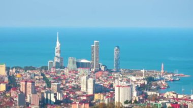 Batumi kıyılarına panoramik manzara ve Karadeniz 'in arka planına sahip turistik yerler. Kafkasya 'da tatil tatili. Gürcistan Vegas.