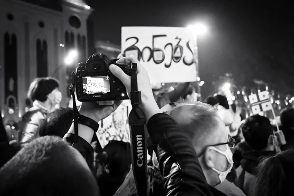 Τιφλίδα Γεωργία Μαρτίου 2022 Φωτογράφος Φωτογραφίζει Αφίσα Διαδήλωση Στην Πρωτεύουσα — Φωτογραφία Αρχείου