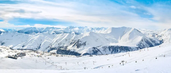 Panoramisch Uitzicht Het Skigebied Gudauri Met Besneeuwde Toppen Nieuwe Achtergrond — Stockfoto