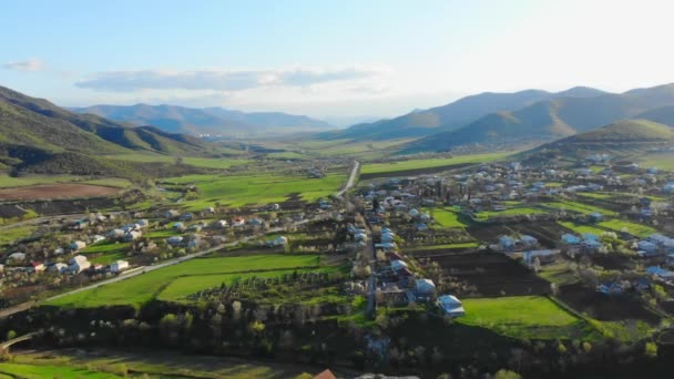 クベシ村のパノラマと空中逆クベシ要塞 ジョージア州に由緒ある文化遺産 — ストック動画