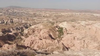 Havadan uçmak, Cappadocia 'daki görkemli aşk vadisi bacalarını gözler önüne seriyor. Türkiye seyahat hedefi kavramı